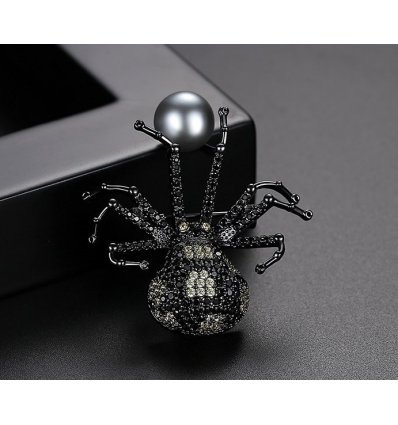 Brosa Black Stilish Bug cu cristale cubic zirconia