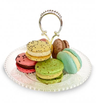 Platou din sticla cu maner argintat si Set de 6 macarons artizanal