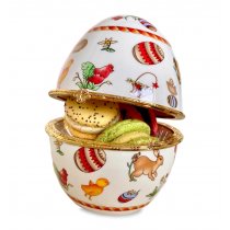 Casetuta in forma de ou de Paste, din portelan, cu detalii placate cu aur si Set 4 macarons artizanal