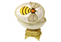 Caseta din coaja de ou pe cutiuta muzicala "Bee"