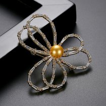 Brosa Gold cu cristale si perla Delicate Flower