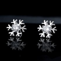 Cercei cu cristale astriece albe placat cu platina - Fulg de nea