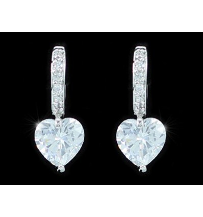 Cercei "Sparkling Heart Simulated Diamond"