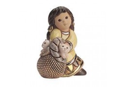 Fetita cu pisici - figurina din ceramica
