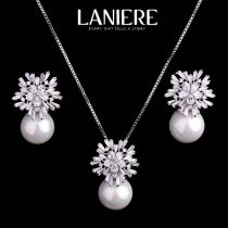 Set de colier si cercei cu perle si cristale "Splendid Pearls" LANIERE